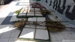 Penampakan Kantor PSS yang Dihiasi Aneka Spanduk Protes