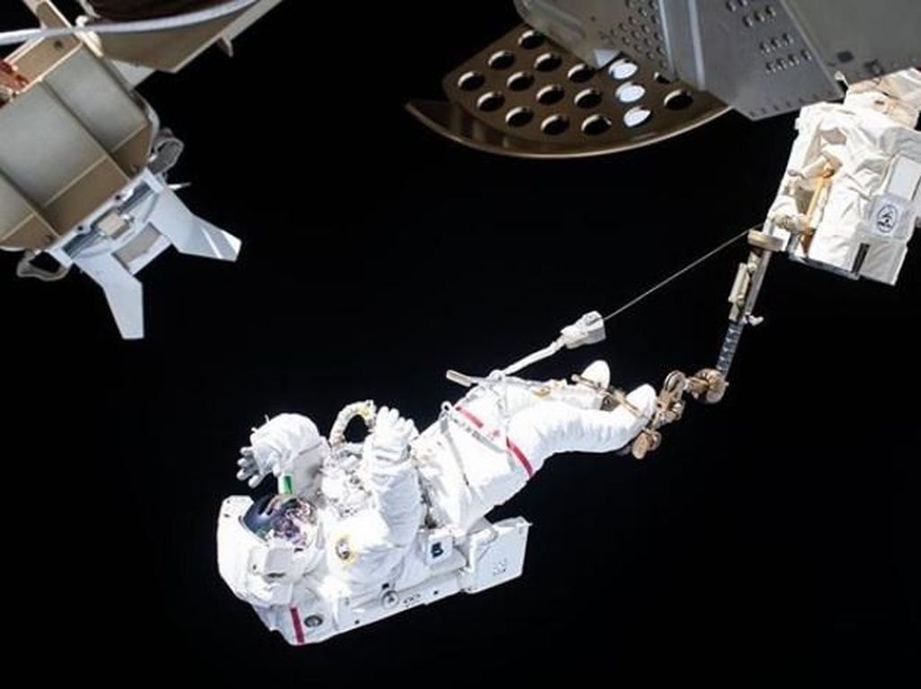 Aksi Spacewalk 2 Kosmonot Rusia di Stasiun Luar Angkasa Internasional Aksi Spacewalk 2 Kosmonot Rusia di Stasiun Luar Angkasa Internasional