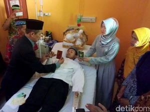 Momen Pernikahan Sepasang Kekasih di Rumah Sakit Ini Bikin Haru