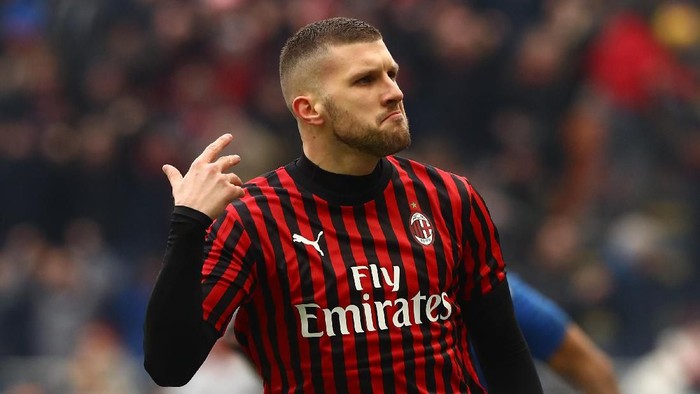 MILAN, ITALY - JANUARY 19:  Ante Rebic of AC Milan celebrates his goal during the Serie A match between AC Milan and Udinese Calcio at Stadio Giuseppe Meazza on January 19, 2020 in Milan, Italy.  (Photo by Marco Luzzani/Getty Images)