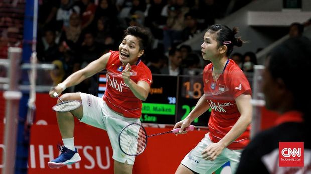 Pasangan ganda putri Indonesia Greysia Polli/Apriyani Rahayu berhasil mengalahkan pasangan ganda putri Denmark Maiken Fruergaard/Sara Thygesen di final kejuaran bulutangkis Daihatsu Indonesia Masters 2020. Jakarta,  Minggu (19/1/2020). CNN Indonesia/Andry Novelino