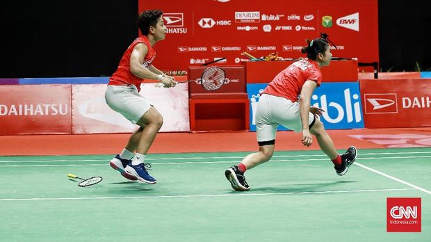 Pasangan ganda putri Indonesia Greysia Polli/Apriyani Rahayu berhasil mengalahkan pasangan ganda putri Denmark Maiken Fruergaard/Sara Thygesen di final kejuaran bulutangkis Daihatsu Indonesia Masters 2020. Jakarta,  Minggu (19/1/2020). CNN Indonesia/Andry Novelino