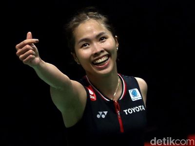 Senyum Ceria Ratchanok Intanon Usai Jadi Juara Tunggal Putri