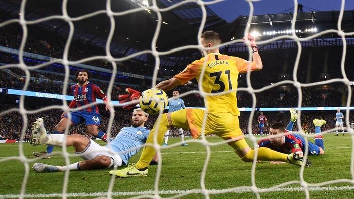 Manchester City MANCHESTER, ENGLAND - JANUARY 18: Sergio Aguero of Manchester City scores his teams first goal past Vicente Guaita and Luka Milivojevic of Crystal Palace during the Premier League match between Manchester City and Crystal Palace at Etihad Stadium on January 18, 2020 in Manchester, United Kingdom. (Photo by Laurence Griffiths/Getty Images)