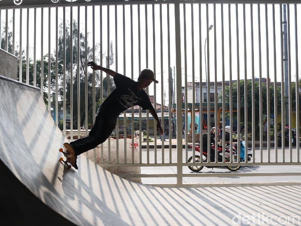 Skate Park Kekinian di Kolong Flyover Pasar Rebo Skate Park Kekinian di Kolong Flyover Pasar Rebo