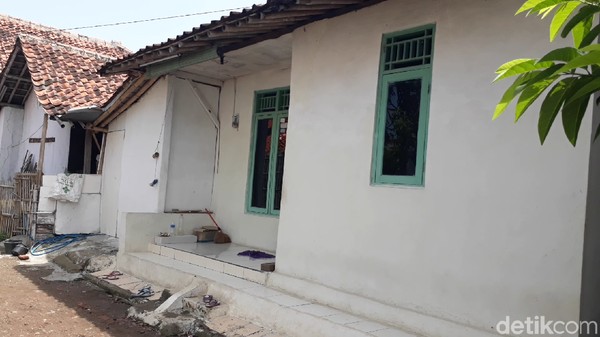 Rumah keluarga petinggi Sunda Empire, Raden Rangga di Brebes. Foto: Imam Suripto/detikcom Rumah keluarga petinggi Sunda Empire, Raden Rangga di Brebes. Foto: Imam Suripto/detikcom