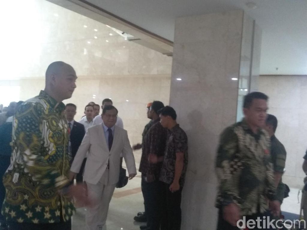 Hadiri Rapat di Komisi I DPR, Prabowo: Bahas Natuna-Pembangunan Kekuatan Hadiri Rapat di Komisi I DPR, Prabowo: Bahas Natuna-Pembangunan Kekuatan