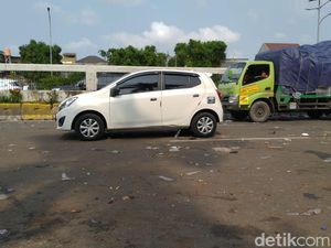 Massa Buruh Bubar, Lalin Jalan Gatot Subroto Depan DPR Kembali Dibuka Massa Buruh Bubar, Lalin Jalan Gatot Subroto Depan DPR Kembali Dibuka
