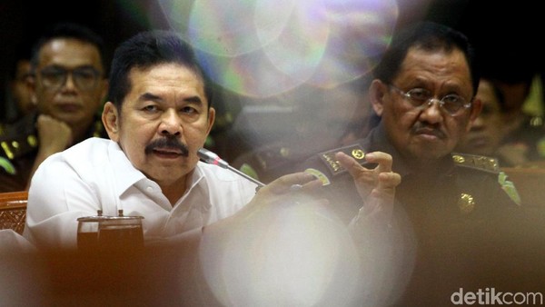 Jaksa Agung Bahas Jiwasraya Bareng Komisi III DPR Komisi III DPR menggelar rapat kerja bersama Jaksa Agung ST Burhanuddin. Rapat kerja itu membahas kelanjutan kasus Jiwasraya.
