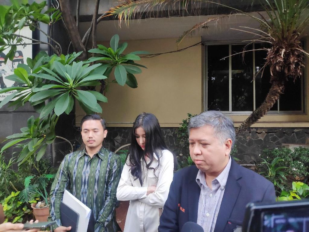 Kata Siwi Pramugari Garuda soal Siapa Sosok di Balik Akun @digeeembok Kata Siwi Pramugari Garuda soal Siapa Sosok di Balik Akun @digeeembok