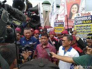 Aliansi Buruh Ancam Mogok Kerja Nasional Bila SK Upah Tak Direvisi Aliansi Buruh Ancam Mogok Kerja Nasional Bila SK Upah Tak Direvisi