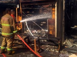 Pasar Penampungan di Sukabumi Terbakar, Warga-Petugas Damkar Terluka