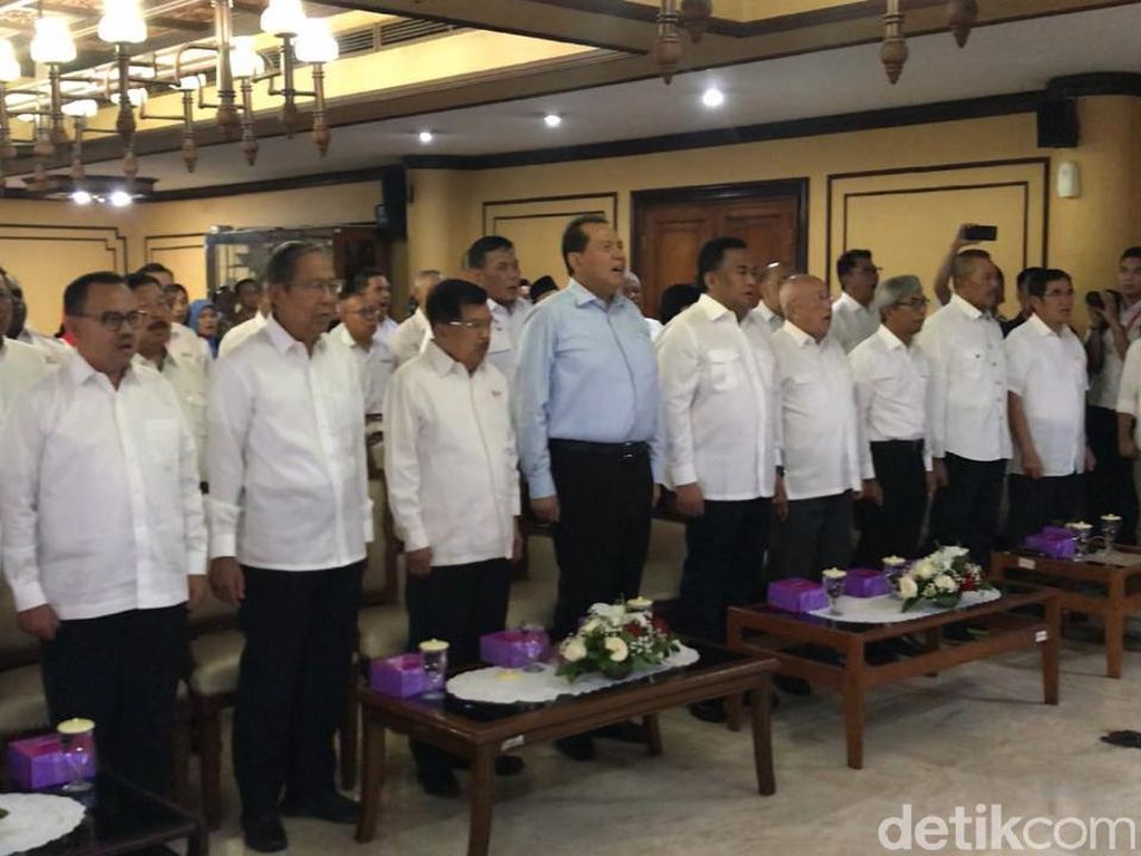 JK Lantik Chairul Tanjung Jadi Ketua Dewan Kehormatan PMI 2019-2024 JK Lantik Chairul Tanjung Jadi Ketua Dewan Kehormatan PMI 2019-2024
