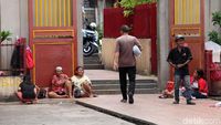 Jelang Imlek, Pemburu Angpao Mulai Padati Petak Sembilan