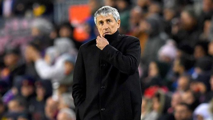 BARCELONA, SPAIN - JANUARY 19: Quique Setien, Manager of Barcelona reacts during the La Liga match between FC Barcelona and Granada CF at Camp Nou on January 19, 2020 in Barcelona, Spain. (Photo by Alex Caparros/Getty Images)