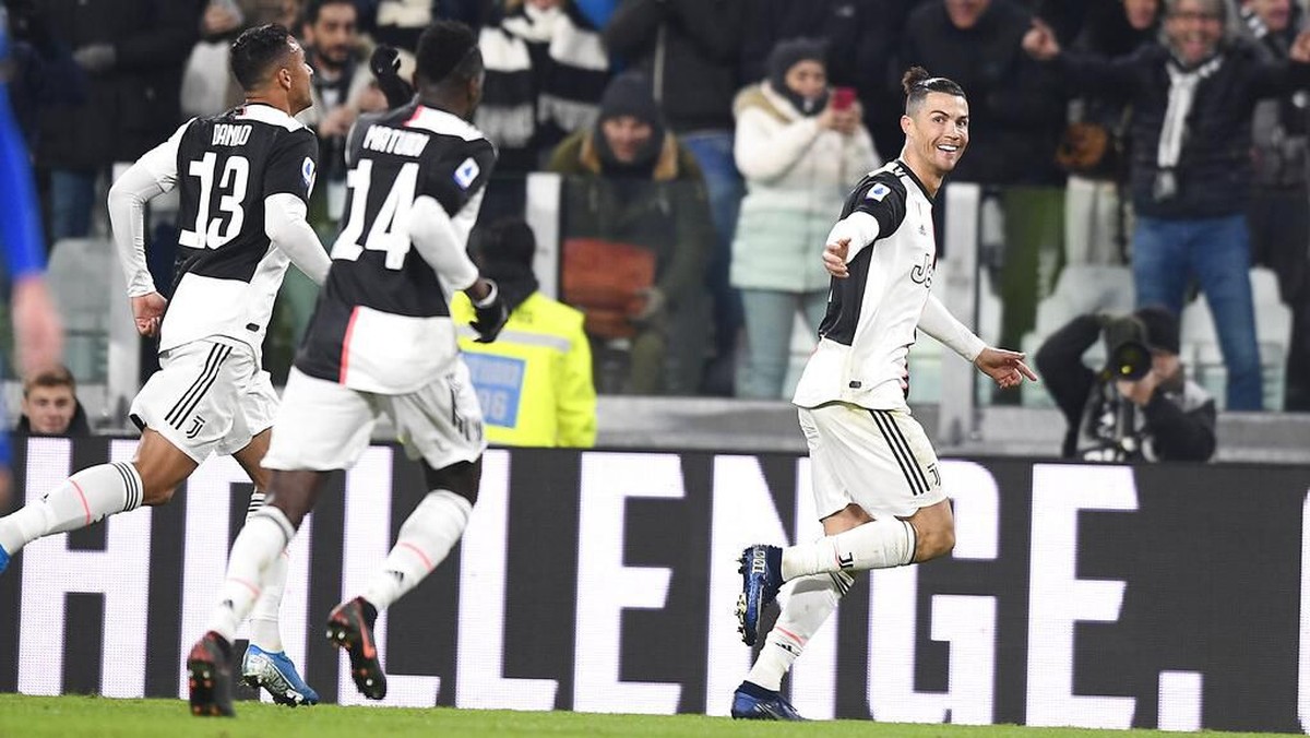 Cristiano Ronaldo senang bisa mencetak dua gol untuk Juventus, namun yang terpenting mengamankan puncak klasemen Liga Italia. (Foto: Fabio Ferrari/LaPresse via AP)