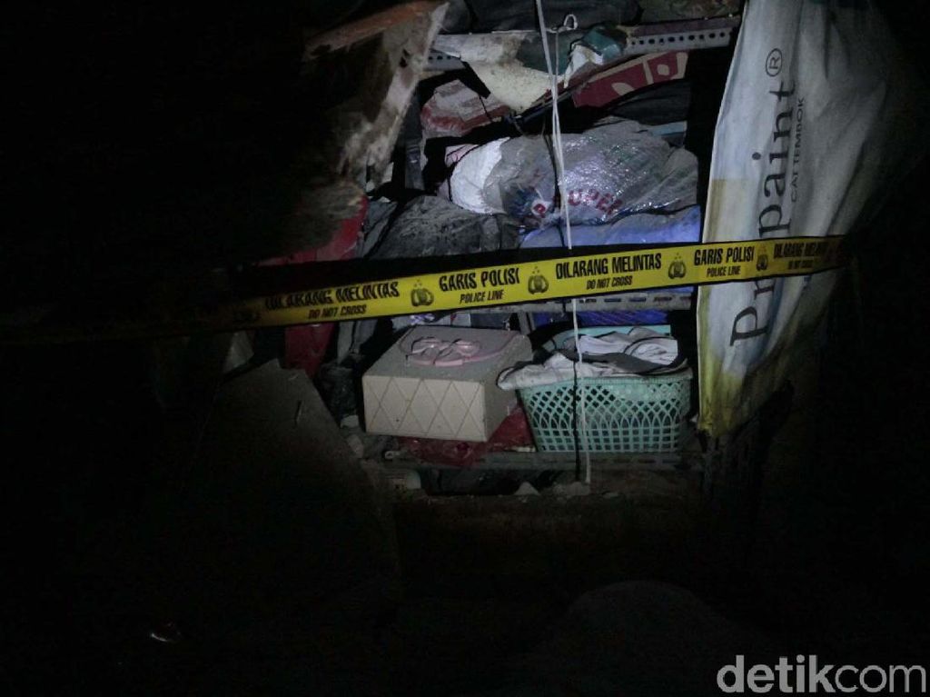 Penampakan Rumah yang Hancur Akibat Ledakan Tabung Gas Penampakan Rumah yang Hancur Akibat Ledakan Tabung Gas