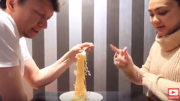 Nempel Terus dengan Istri, Ini Momen Josscy dan Rina Nose Saat Kulineran Seru