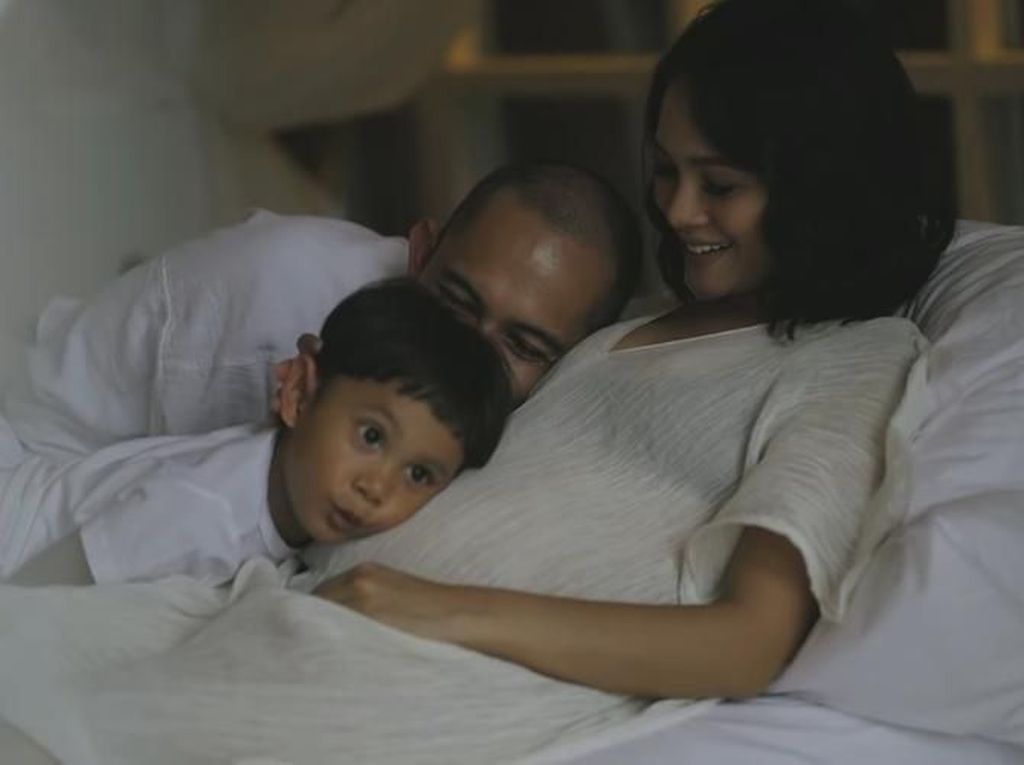 Andien Umumkan Kehamilan Keduanya Lewat Video Puisi Andien Umumkan Kehamilan Keduanya Lewat Video Puisi
