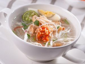 Cicipi Soto Ambengan yang Kalahkan Jajanan Kaki Lima di Dunia Cicipi Soto Ambengan yang Kalahkan Jajanan Kaki Lima di Dunia