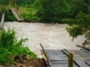 Video Jembatan Gantung di Bengkulu Putus, 7 Orang Tewas