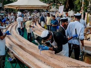 Pecahkan Rekor! Kue Terpanjang di Dunia Ini Panjangnya 6,5 Kilometer