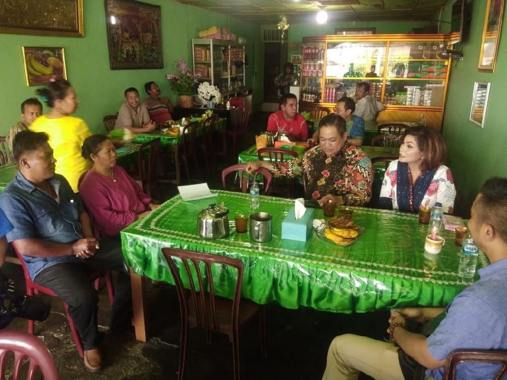 Ini Kesepakatan Bupati dan Pemilik Restoran Usai Viral 2 Ayam Rp 800 Ribu Ini Kesepakatan Bupati dan Pemilik Restoran Usai Viral 2 Ayam Rp 800 Ribu