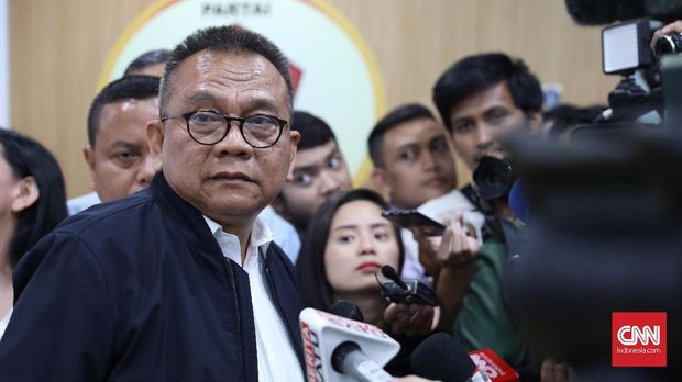 Ketua DPD Gerindra DKI Jakarta, Mohamad Taufik memberi penjelasan terkait nama Calon wakil gubernur (Cawagub) DKI di Fraksi Gerindra DPRD DKI, Jakarta, Senin, 20 Januari 2020. CNNIndonesia/Safir Makki