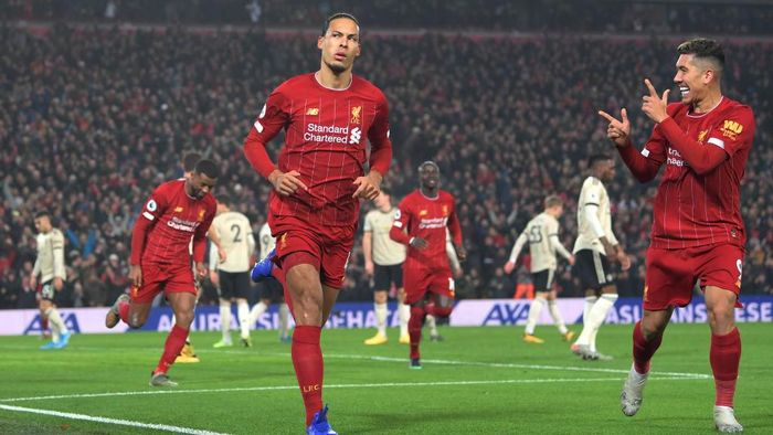 1200536597 LIVERPOOL, ENGLAND - JANUARY 19: Virgil van Dijk of Liverpool celebrates with Roberto Firmino after scoring his teams first goal during the Premier League match between Liverpool FC and Manchester United at Anfield on January 19, 2020 in Liverpool, United Kingdom. (Photo by Michael Regan/Getty Images)