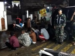 Gerombolan Motor Bersenjata Tajam Satroni Warga Parungseah Sukabumi