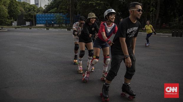 Belajar Sepatu Roda Bareng Komunitas Rad Supersonic
