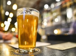 Duh, Wanita Ini Ditahan Polisi karena Taruh Obat Pencahar di Bir Suaminya!