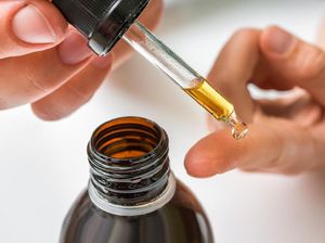 Mana Lebih Dulu, Face Oil atau Pelembab? Ini Cara Pakainya yang Benar Mana Lebih Dulu, Face Oil atau Pelembab? Ini Cara Pakainya yang Benar