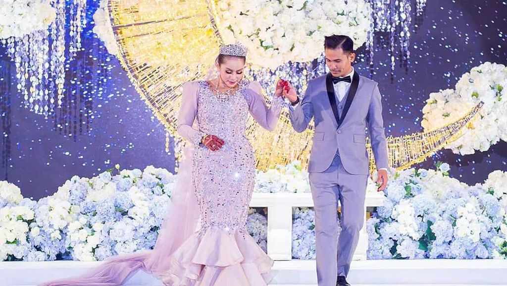 Guru Geografi Menikahi Artis, Potret Pernikahan Mewahnya Jadi Sorotan Guru Geografi Menikahi Artis, Potret Pernikahan Mewahnya Jadi Sorotan