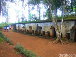 Taman Hutan di Sumedang Ini Punya Benteng Usia Puluhan Tahun