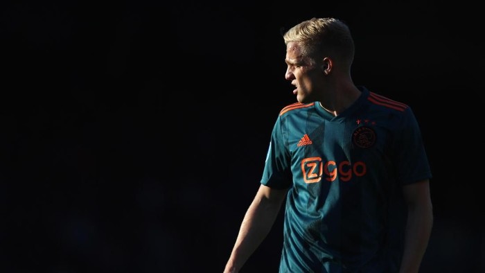 DOETINCHEM, NETHERLANDS - MAY 15: Donny van de Beek of Ajax in action during the Eredivisie match between De Graafschap and Ajax at Stadion De Vijverberg on May 15, 2019 in Doetinchem, Netherlands. (Photo by Dean Mouhtaropoulos/Getty Images)