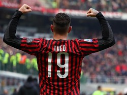 Theo Hernandez, Bek Rasa Striker