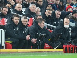 Carrick Ribut dengan Fan Liverpool saat MU Dikalahkan Si Merah