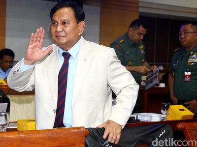 Gaya Menhan Prabowo Saat Bahas Natuna Bareng Komisi I DPR