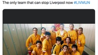 Liverpool tampil luar biasa di Liga Inggris musim ini dengan meraih 21 kemenangan dan sekali imbang dari 22 laga. Ini memunculkan meme bahwa hanya tim Shaolin Soccer yang bisa menghentikan mereka (Foto: Twitter)