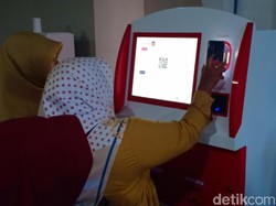 Pertama di Indonesia, Pemkab Magetan Operasikan Mesin Pencetak e-KTP