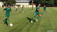Latihan Persebaya Surabaya Masih Tanpa Osvaldo Haay