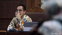 Jalani Sidang Kasus TPPU, Begini Ekspresi Wawan