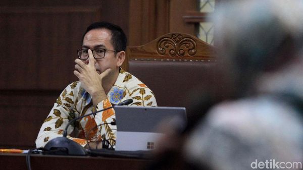 Jalani Sidang Kasus TPPU, Begini Ekspresi Wawan
