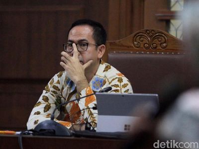 Jalani Sidang Kasus TPPU, Begini Ekspresi Wawan