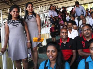 Unik! Ribuan Anak Kembar di Sri Lanka Sukses Pecahkan Rekor Unik! Ribuan Anak Kembar di Sri Lanka Sukses Pecahkan Rekor