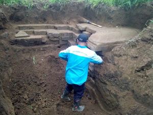 Kagetnya Warga Dieng: Bikin Septic Tank, Eh Nemu Bangunan Diduga Candi