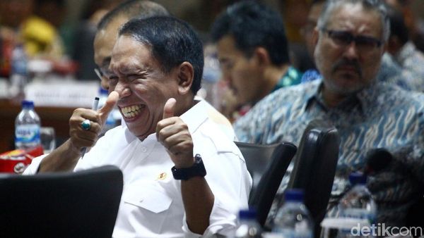 Gaya Menpora saat Raker dengan Komite III DPD