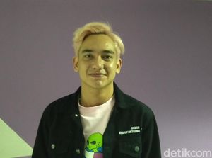 Adipati Dolken dan Della Dartyan Bertemu Lagi di Akhirat: A Love Story Adipati Dolken dan Della Dartyan Bertemu Lagi di Akhirat: A Love Story