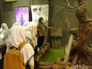 Saat Ratusan Pelajar Belajar Kematian di Museum Unair